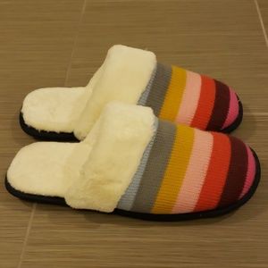 GAP Shoes - Like new GAP fuzzy slippers GAP Shoes - Like new GAP fuzzy slippers